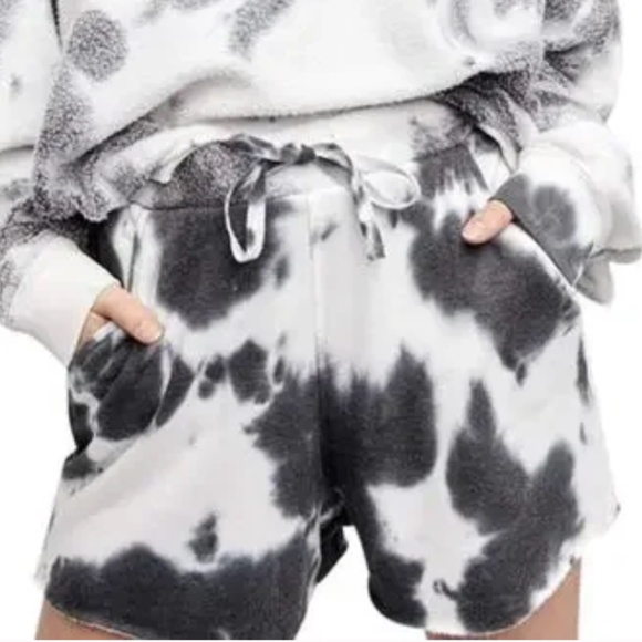 NWT Free People Kelly Washed Black / White Fleece Shorts (Size M) - Picture 1 of 7